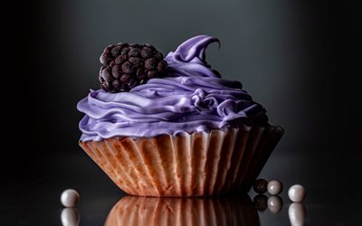 cr&#232;me violette sur le g&#226;teau, cupcake violet, g&#226;teau aux m&#251;res, bonbons, g&#226;teaux, cr&#232;me violette, produits de boulangerie