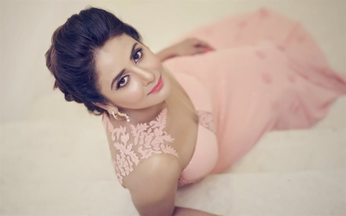 Parul Yadav, bollywood, la actriz India, vestido de color rosa, mujer hermosa, maquillaje para morenas, boda maquillaje
