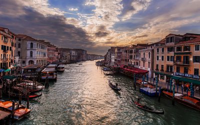 venecia, tarde, puesta de sol, canal, barcos, panorama de venecia, paisaje urbano de venecia, turismo, italia