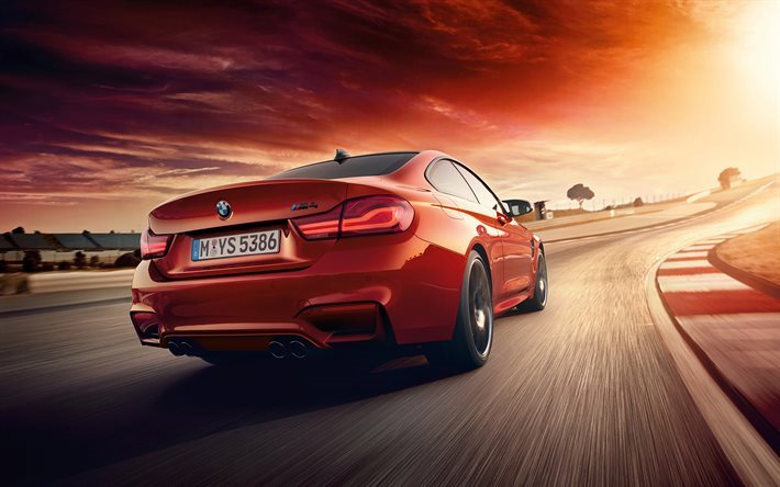 BMW M4, 2018, vista posteriore, BMW rossa, nuova M4, pista da corsa, velocit&#224;