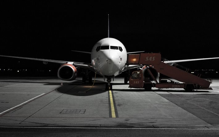 aeroporto, avi&#227;o de passageiros, destino, rampa, noite