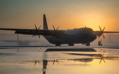 Lockheed C-130 Hercules, amerikkalainen sotilaskuljetuslentokone, C-130J Super Hercules, Yhdysvaltain ilmavoimat, sotilaskoneet lentokent&#228;ll&#228;, USA, Nato