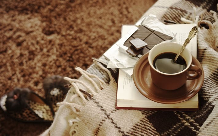 ekose, kitap, bir fincan kahve, konfor