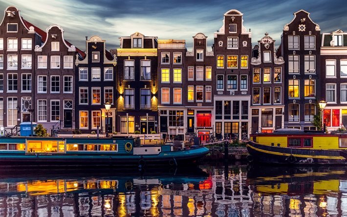 Amsterdam, le canal, la ville de soir&#233;e, les maisons, les talus, les pays-bas
