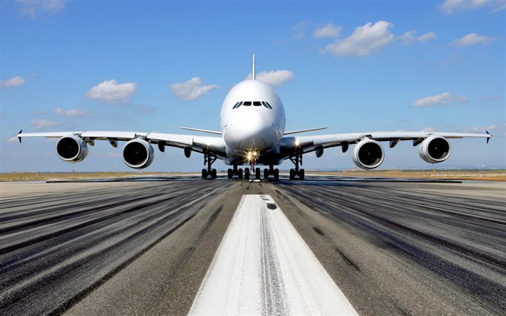 Airbus A380, matkustaja lentokone, lentokentt&#228;, kiitotien
