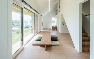 interior design moderno, casa di campagna, stile minimalismo, minimal, cuscini vicino al tavolo, tavolo basso nella sala da pranzo