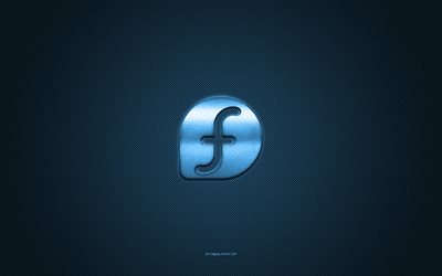 fedora linux-logo, blaues gl&#228;nzendes logo, fedora linux-metallemblem, blaue kohlefaserstruktur, fedora linux, marken, kreative kunst, fedora linux-emblem