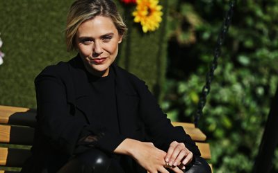 Elizabeth Olsen, retrato, A atriz norte-americana, Estrelas de Hollywood, sess&#227;o de fotos, capa preta, sorriso, mulher bonita, Olsen
