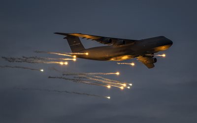 Lockheed C-5 Galaxy, Yhdysvaltain armeijan kuljetuslentokone, Yhdysvaltain ilmavoimat, l&#228;mp&#246;loukut, C-5M, lentokone taivaalla