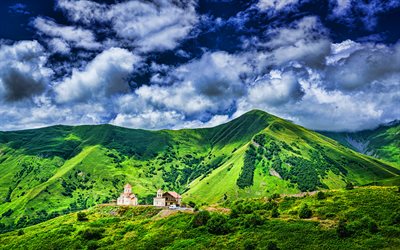 4k, Kazbegi National Park, HDR, vacker natur, molnen, Kaukasus sortiment, Khevi Provinsen, berg, Georgien, Asien, georgiska naturen