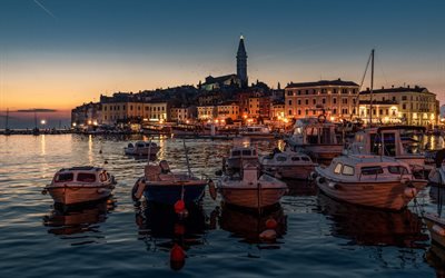 Rovinj, mer Adriatique, baie, bateaux, soir, coucher de soleil, paysage urbain de Rovinj, Croatie, p&#233;ninsule d&#39;Istrie