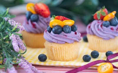 紫のクリームマフィン, パン、ケーキなどのオーブンで焼いた食品, マフィンだ, amai, ブルーベリーマフィン, マフィンの背景