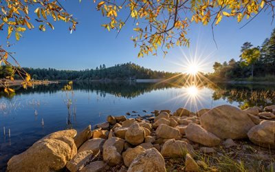 Goldwater Sj&#246;n, morgon, soluppg&#229;ng, vackra sj&#246;n, stenar, vackert landskap, Arizona, USA