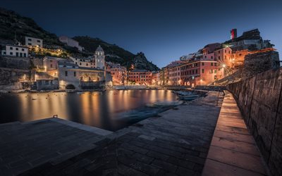 Vernazza, soir&#233;e, coucher de soleil, port, panorama de Vernazza, paysage urbain de Vernazza, Cinque Terre, Ligurie, Italie
