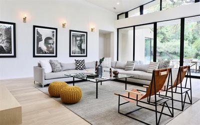 design d interni elegante, soggiorno, grande divano grigio, dipinti con ritratti, interni in stile moderno, idea per un soggiorno in una casa