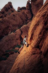 Sport felsen kletternder mann