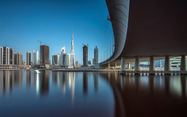Dubai, el rascacielos Burj Al Arab, el puente, el centro de la ciudad, Emiratos &#193;rabes Unidos
