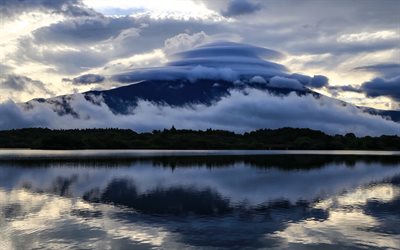Fujiyama, pilvet, Fuji-Vuori, aamulla, japanilainen maamerkkej&#228;, Aasiassa, kerrostulivuori, Japani