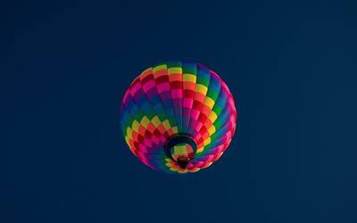 Ballon dans le ciel, ballon color&#233;, Turquie, Cappadoce, concepts d&#39;abstraction