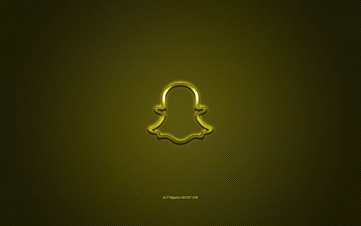 snapchat, soziale medien, gelbes snapchat-logo, gelber kohlefaserhintergrund, snapchat-logo, snapchat-emblem