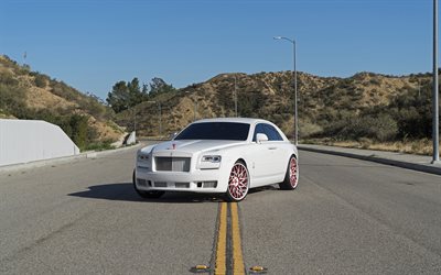 Rolls-Royce Ghost, 2018, voiture de luxe, coup&#233;, blanc Fant&#244;me, le tuning, les roues roses, blocco-ecl forgiato, Rolls-Royce