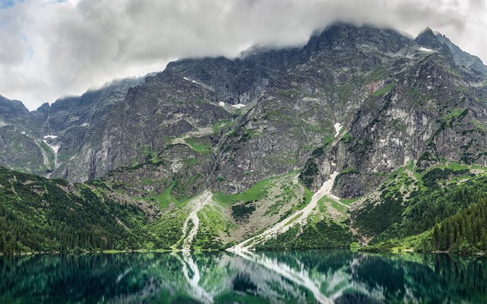 Morskie Oko, lac de montagne, printemps, montagnes Tatra, paysage de montagne, lac glaciaire, nuages, lac &#233;meraude, Pologne, Parc National des Tatras