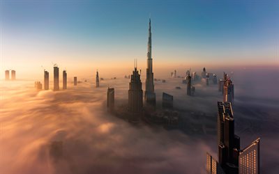 Dubai, morgon, soluppg&#229;ng, dimma, modern arkitektur, metropol, skyskrapor ovan molnen, F&#246;renade ARABEMIRATEN, Burj Khalifa
