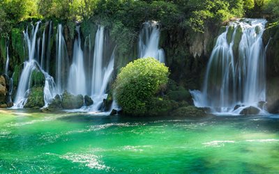 Alle cascate di Kravice, bellissima cascata, lago, estate, rock, Bosnia e Erzegovina