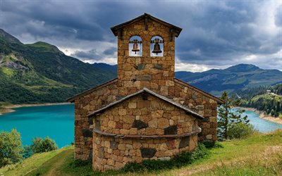 Beaufort, Cormet de Roselend, mountain lake, Alperna, old stone church, Bergslandskapet, Savoie, Frankrike