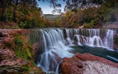 Saint Laurent le Minier vattenfall, Vis River, h&#246;st, vattenfall, skog, h&#228;rligt vattenfall, Frankrike