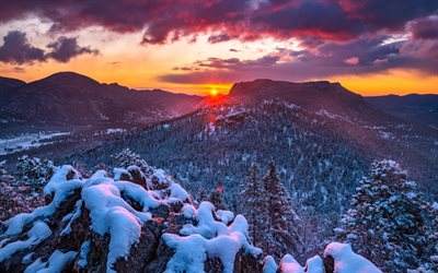 Rocky Mountains, kv&#228;ll, solnedg&#229;ng, vinter, bergslandskap, Rocky Mountain National Park, sn&#246;, berg, Colorado, USA