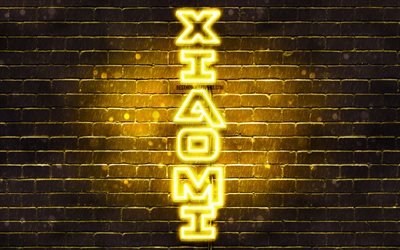 4k, xiaomi gelb logo, vertikaler text, gelb brickwall, xiaomi neon-logo, kreativ, xiaomi-logo, artwork, xiaomi