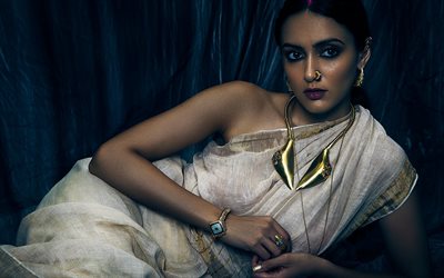 Aishwarya Desai, Hintli aktris, Bollywood, fotoğraf &#231;ekimi, geleneksel Hint takısı, Hint sari, makyaj, esmer
