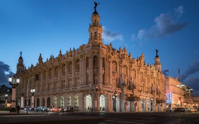 Havana, Grand Theater of Havana, Kuuba, suurin teatterin maailmasta, 1500 katsojaa, Havana maamerkki, illalla, kaupungin valot