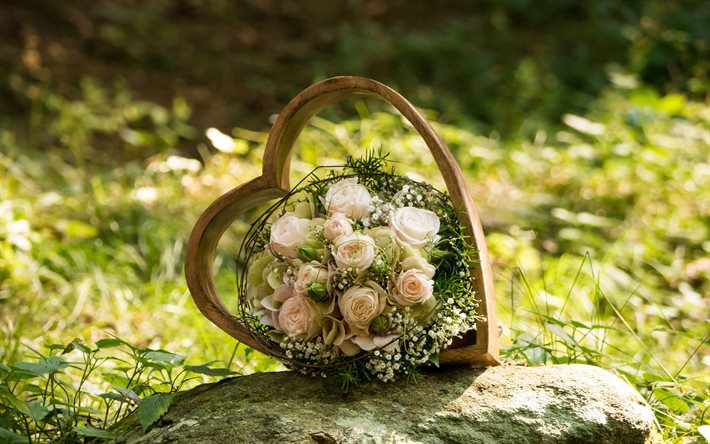 ramo de novia, coraz&#243;n de madera, ramo de rosas, rosas blancas, de boda, de hermosas flores, las flores de la boda