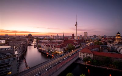 Berl&#237;n, capital alemana, Fernsehturm de Berl&#237;n, la torre, noche, paisaje urbano, puesta de sol, Alemania
