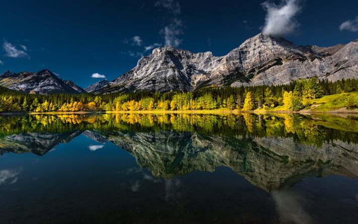 Stagno a cuneo, lago di montagna, paesaggio di montagna, rocce, montagne, montagne rocciose canadesi, autunno, Alberta, Canada