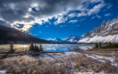 Bow Lake, lago di montagna, invernali, neve, mattina, nebbia, montagne Rocciose Canadesi, Parco Nazionale di Banff, Alberta, Canada