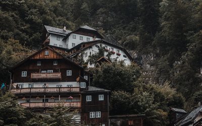 Hallstatt, le soir, des maisons anciennes, automne, montagne, Autriche