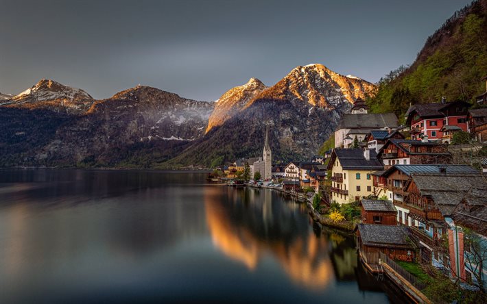 Hallstatt, soir, coucher de soleil, lac de montagne, lac de Hallstatt, chapelle, paysage urbain de Hallstatt, Haute Autriche, Autriche