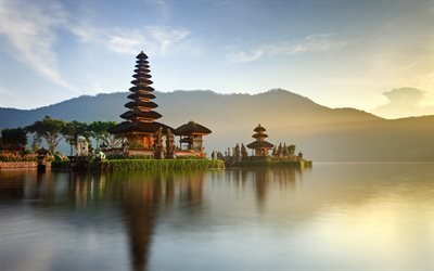Ulun Danu Beratan Temple, le Lac Bratan, lever du soleil, matin, montagne, paysage, temple, Bali, Indon&#233;sie, Baturiti