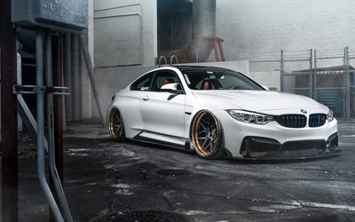 BMW M4 F82, 2019, blanc coup&#233; sport, tuning M4, bronze roues, nouveau blanc M4 F82, les voitures de sport allemandes, BMW