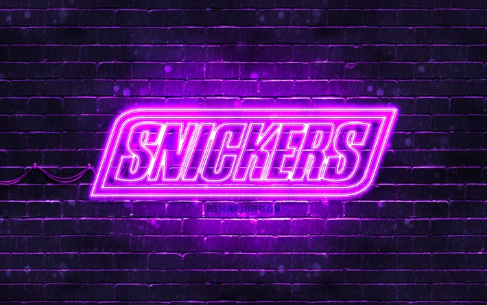 Logo violet Snickers, 4k, mur de briques violets, logo Snickers, marques, logo n&#233;on Snickers, Snickers