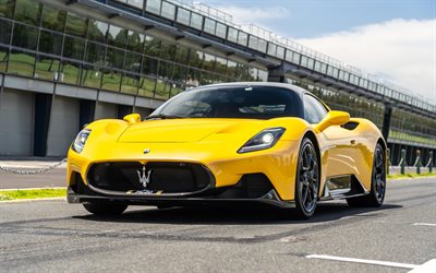 2022, Maserati MC20 Coupe, M165, 4k, front view, exterior, yellow sports coupe, yellow MC20 Coupe, italian supercars, Maserati