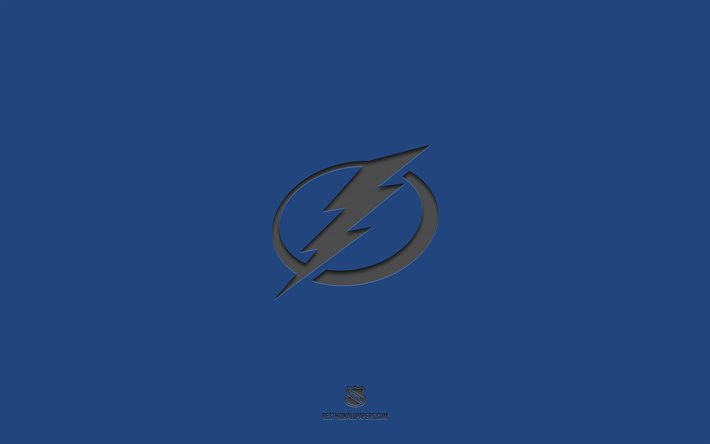 tampa bay lightning, blauer hintergrund, amerikanische eishockeymannschaft, tampa bay lightning-emblem, nhl, usa, hockey, tampa bay lightning-logo