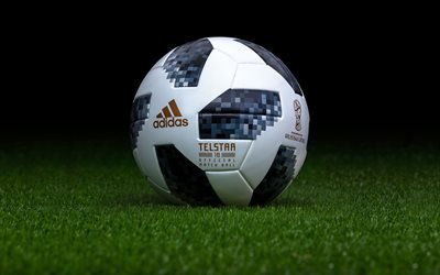 Adidas Telstar 18, Ballon de Football, Coupe du Monde 2018, Adidas, Russie 2018, football vert de la pelouse, photoshoot
