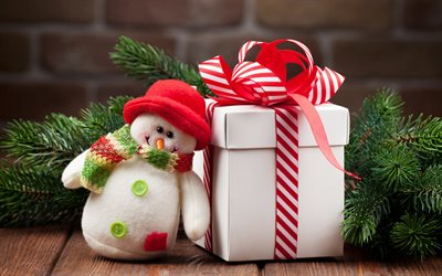 4k, bonhomme de neige avec cadeau, Nouvel An, No&#235;l, bonhomme de neige, cadeaux de No&#235;l, coffret cadeau avec noeud rouge, Joyeux No&#235;l
