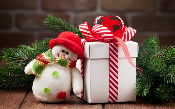 4k, schneemann mit geschenk, neujahr, weihnachten, schneemann, weihnachtsgeschenke, geschenkbox mit roter schleife, frohe weihnachten