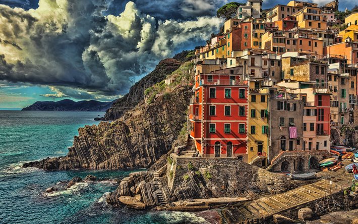 Riomaggiore, Cinque Terre, Mar Ligure, costa ligure, paesaggio urbano di Riomaggiore, estate, costa, Liguria, Italy