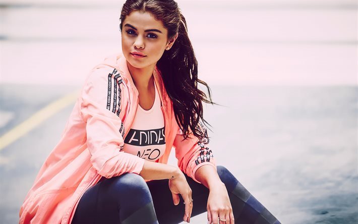 Selena Gomez, actrice Am&#233;ricaine, chanteuse Am&#233;ricaine, brune, adidas